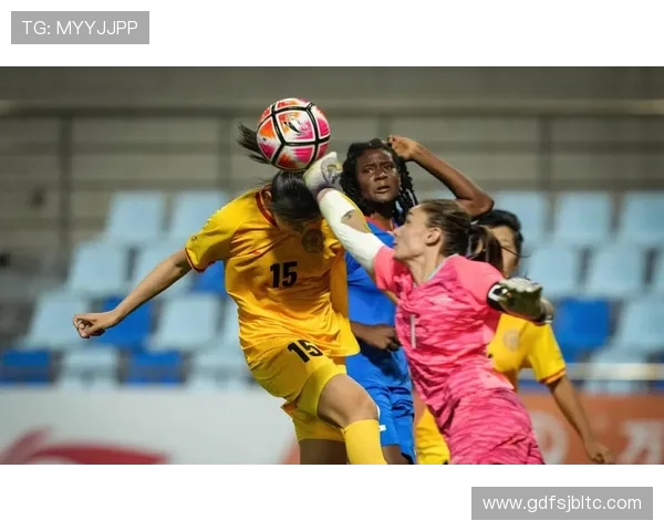 伊朗女足三人再戴头巾微笑现身